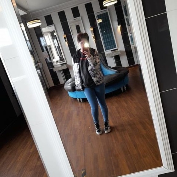 Meet your Posher, Melissa - Picture 1 of 1